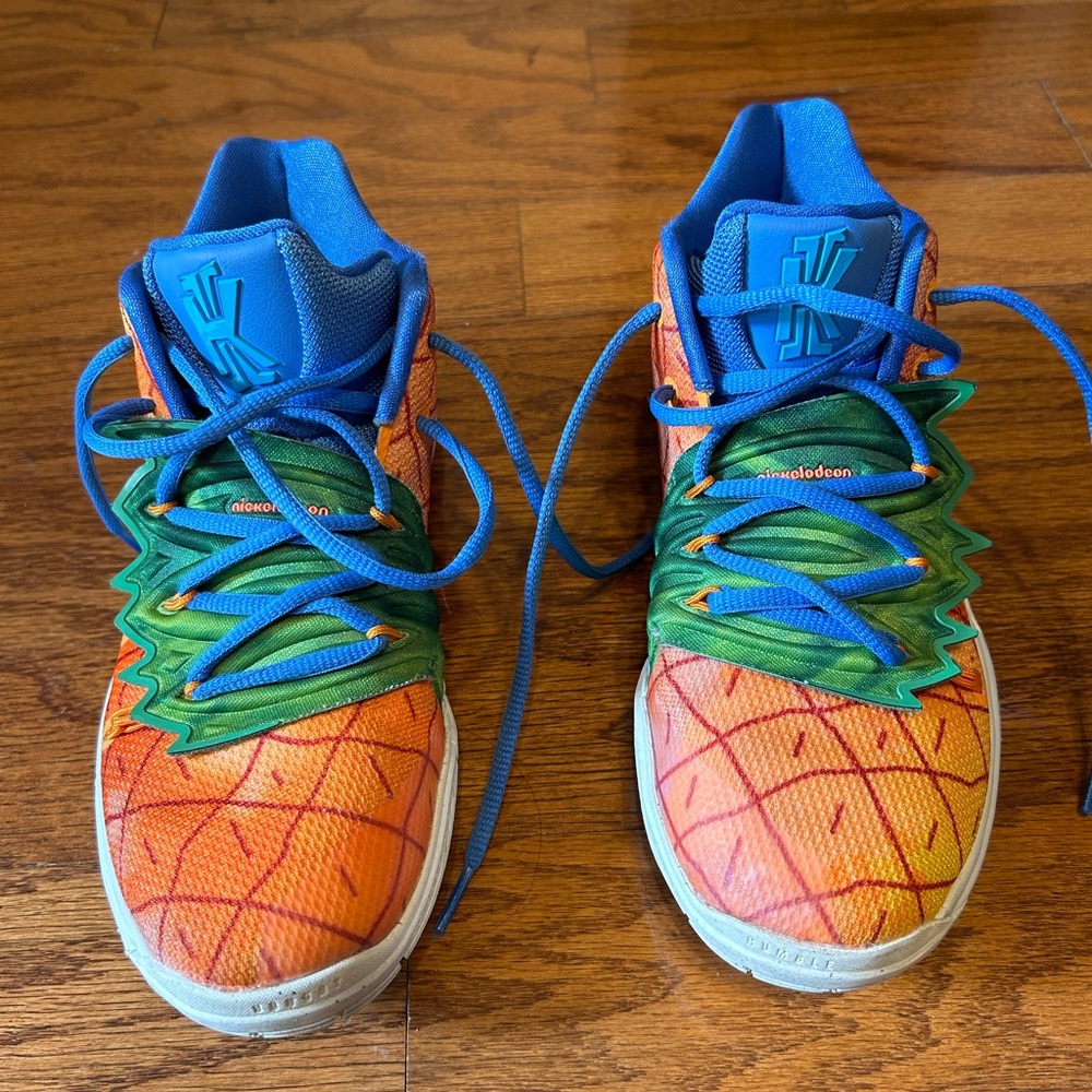 Nike Kyrie 5 Sponge Bob basketball sneakers size 5.5 Y
